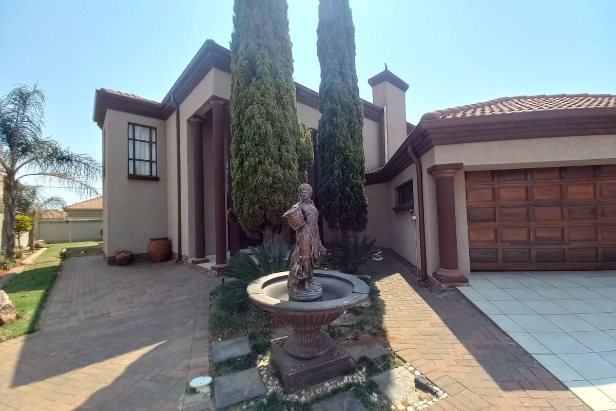 Gorgeous property for sale. - Photo 2