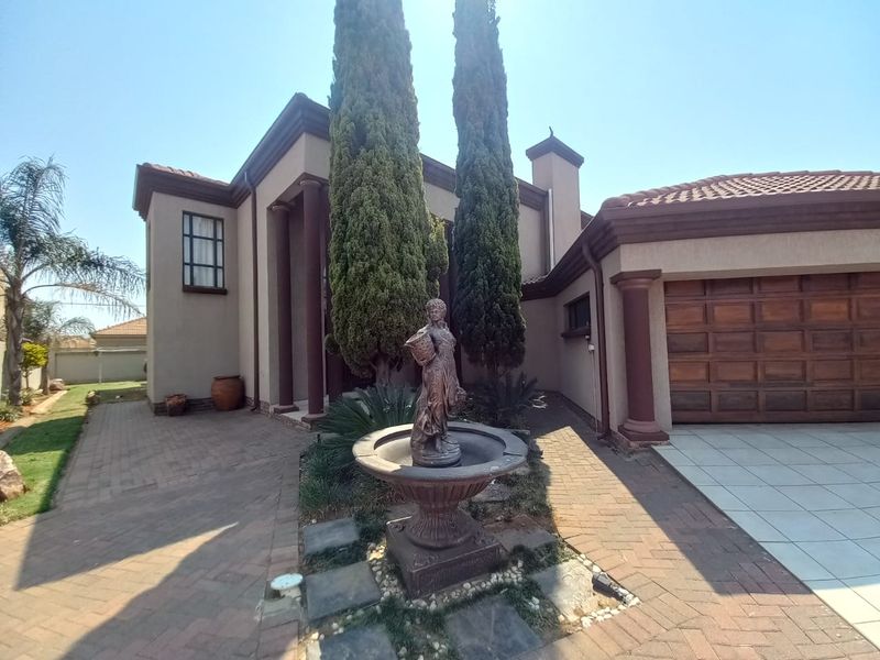 Gorgeous property for sale. - Photo 2