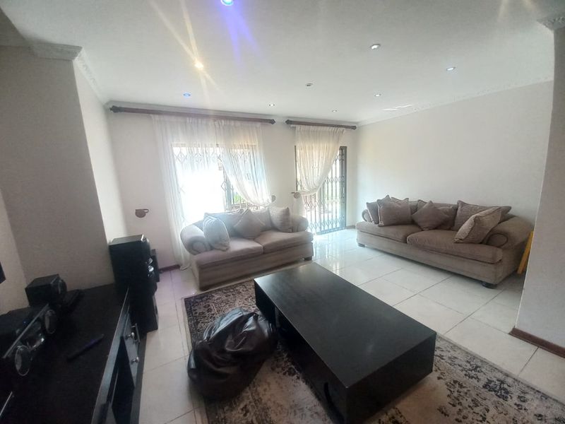 Gorgeous property for sale. - Photo 6