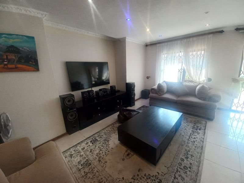 Gorgeous property for sale. - Photo 7