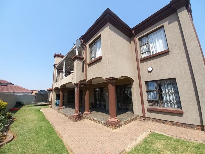 Gorgeous property for sale. - Photo 3