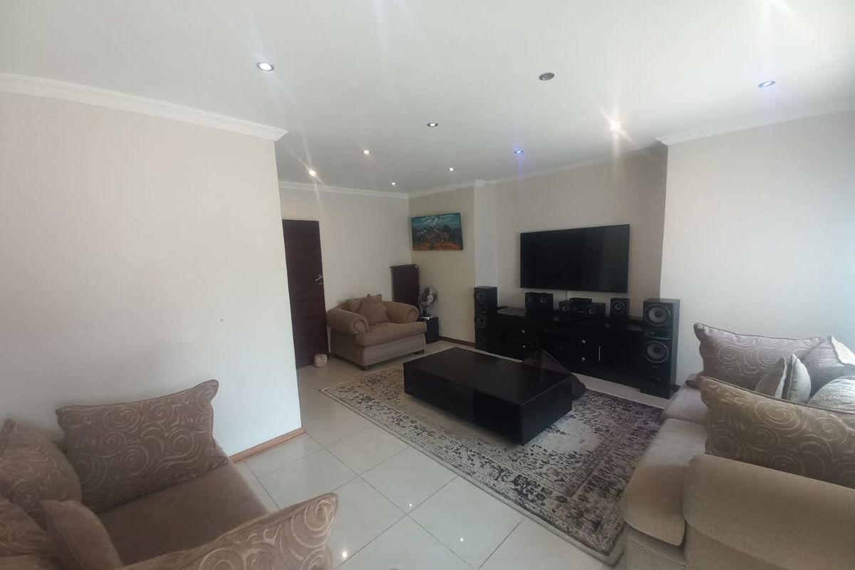 Gorgeous property for sale. - Photo 5