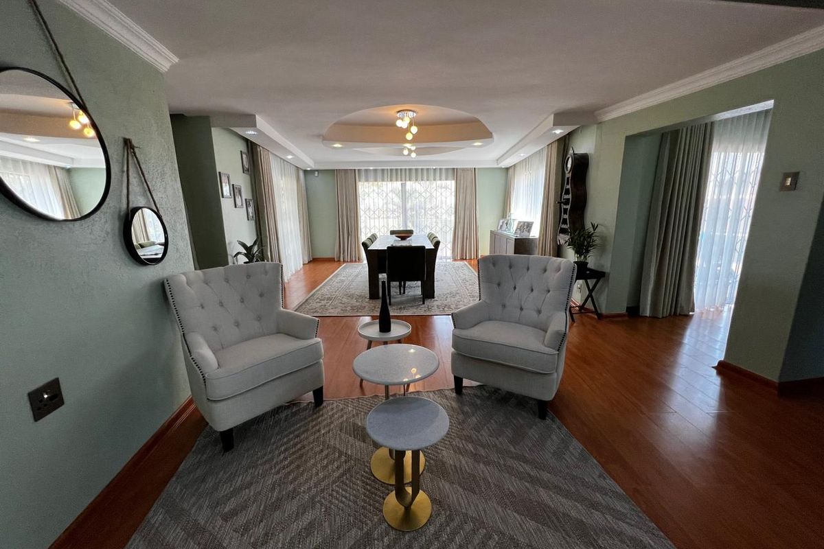 Impressive 7-Bedroom Residence Offering Comfort, Space and Style - Photo 4
