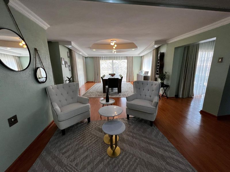 Impressive 7-Bedroom Residence Offering Comfort, Space and Style - Photo 4