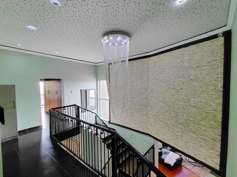 Impressive 7-Bedroom Residence Offering Comfort, Space and Style - Photo 9