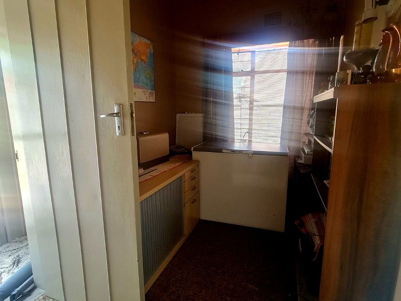 Lovely property in popular area Vaalpark with flat. - Photo 8