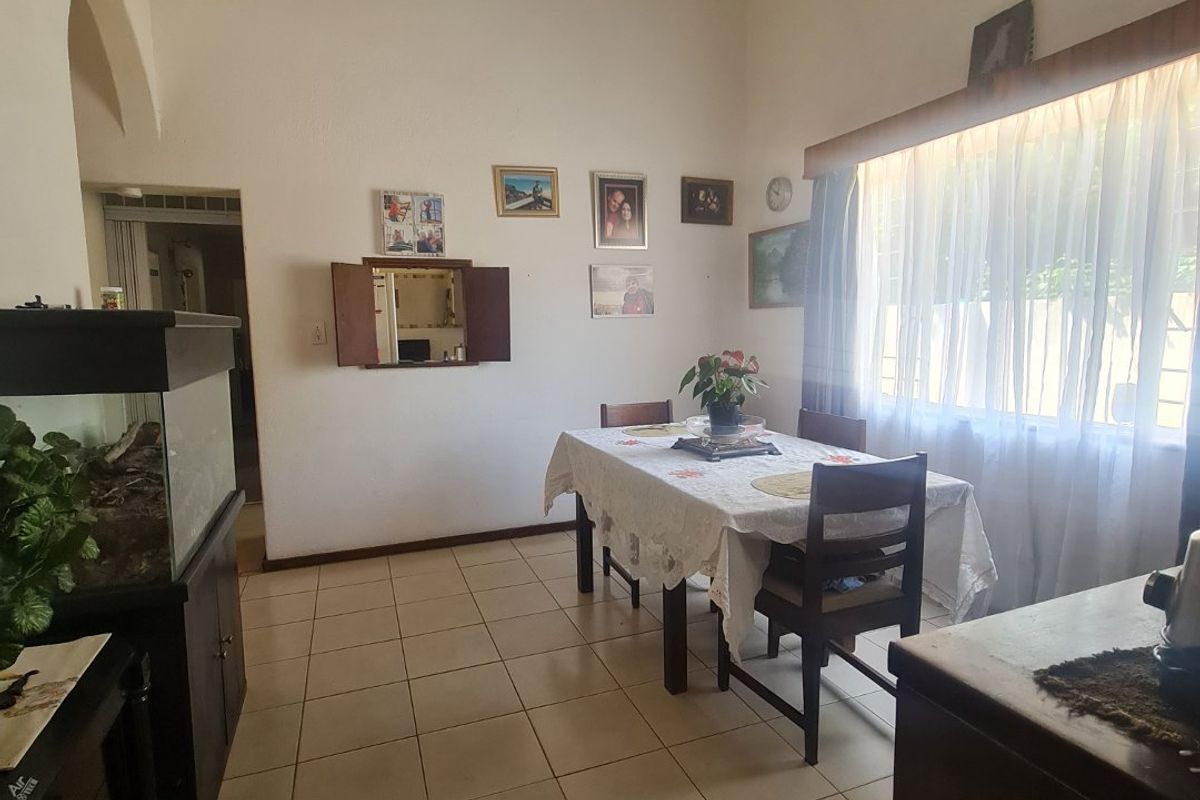 Lovely property in popular area Vaalpark with flat. - Photo 5