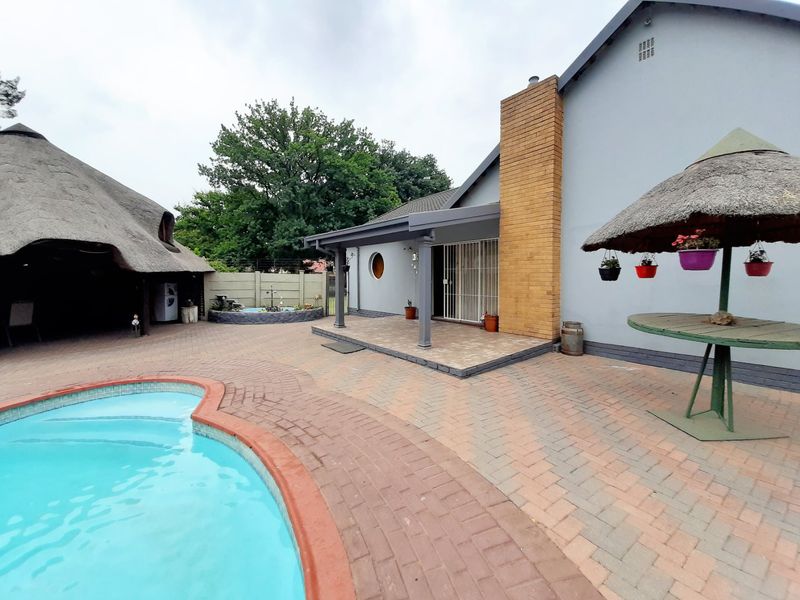 Lovely family house for sale in Sasolburg. - Photo 2