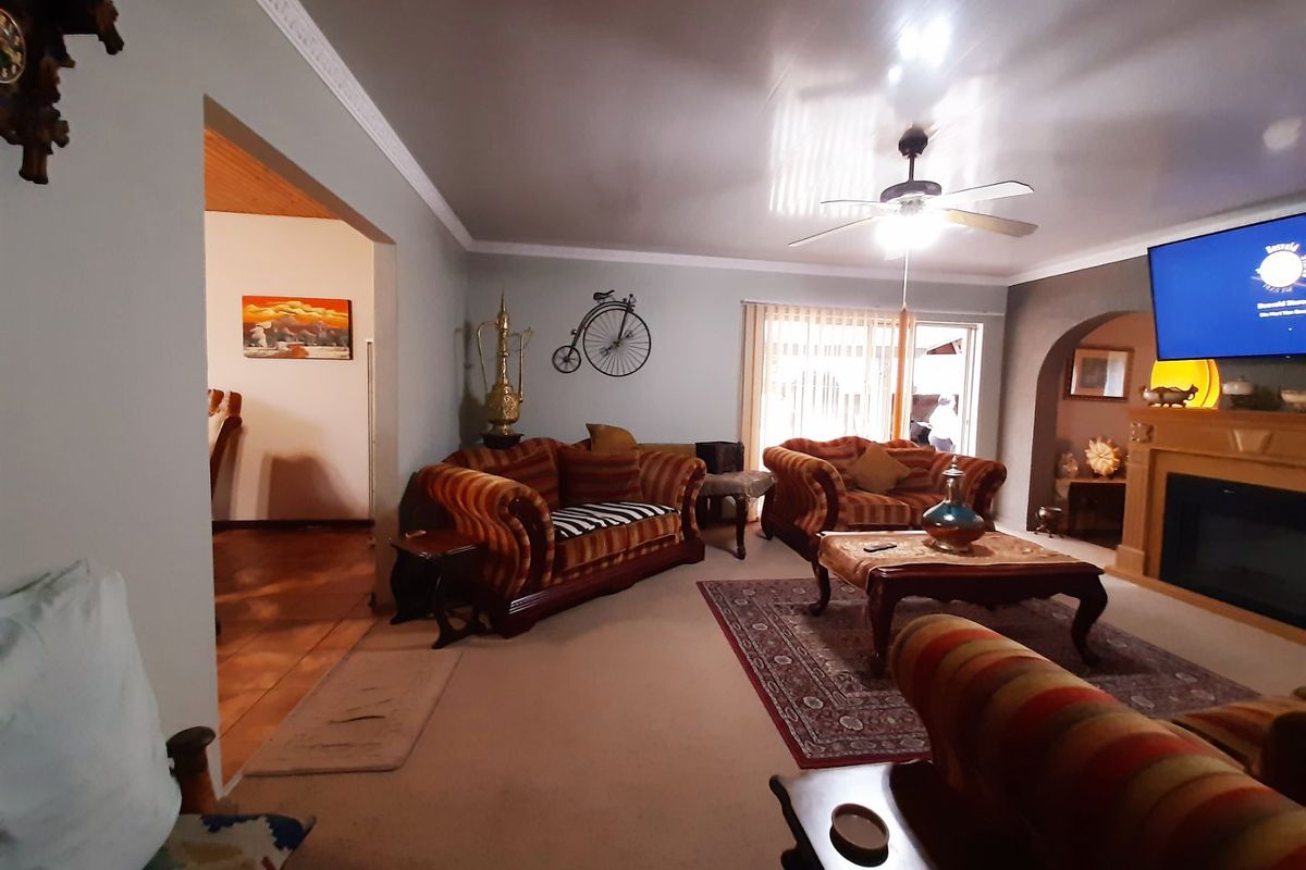 Lovely family house for sale in Sasolburg. - Photo 3