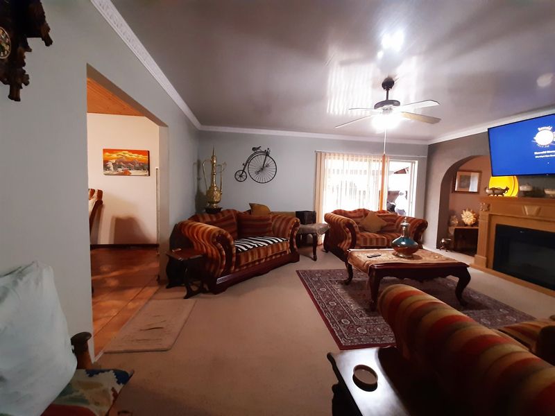 Lovely family house for sale in Sasolburg. - Photo 3