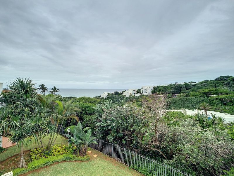 Apartment In a well-known and sought-after complex with ocean views in abundance. - Photo 2