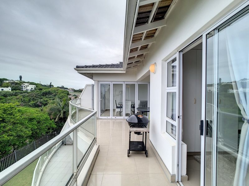 Apartment In a well-known and sought-after complex with ocean views in abundance. - Photo 1