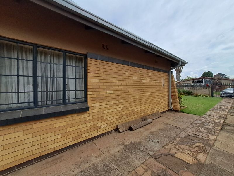 3 Bedroom Home for sale - Photo 2