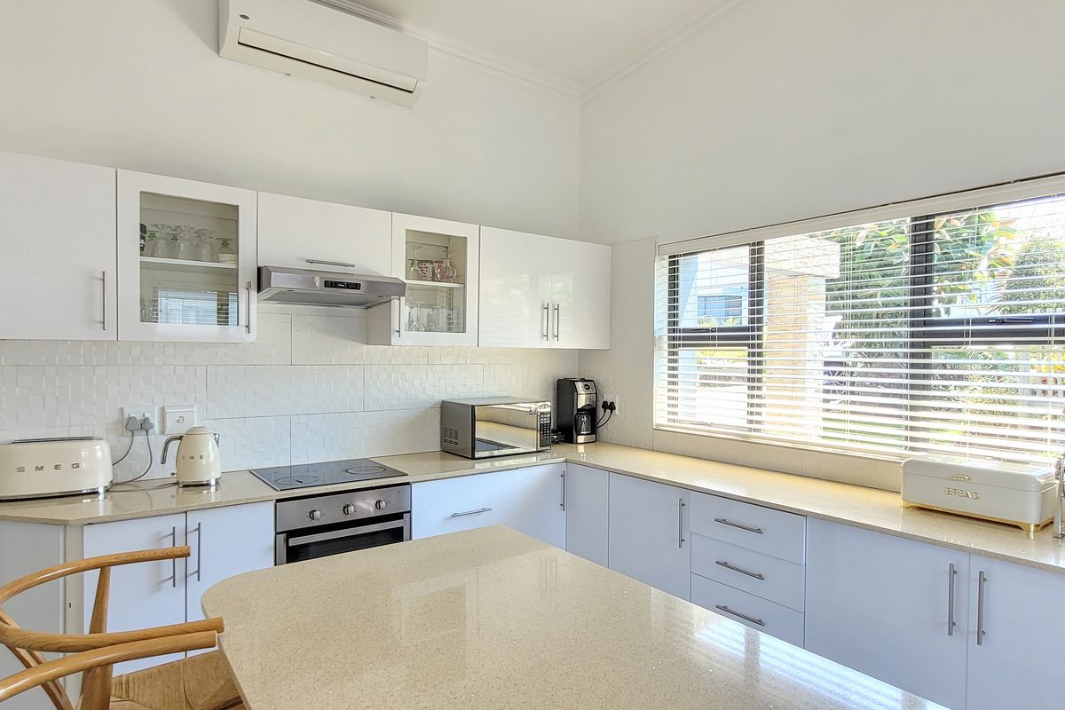 Fabulous Sunrise Views from this Modern Home - Photo 4