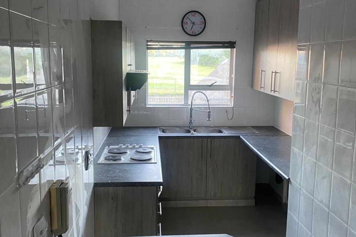 Beautiful newly renovated apartment on the Vaal river for sale. - Photo 3