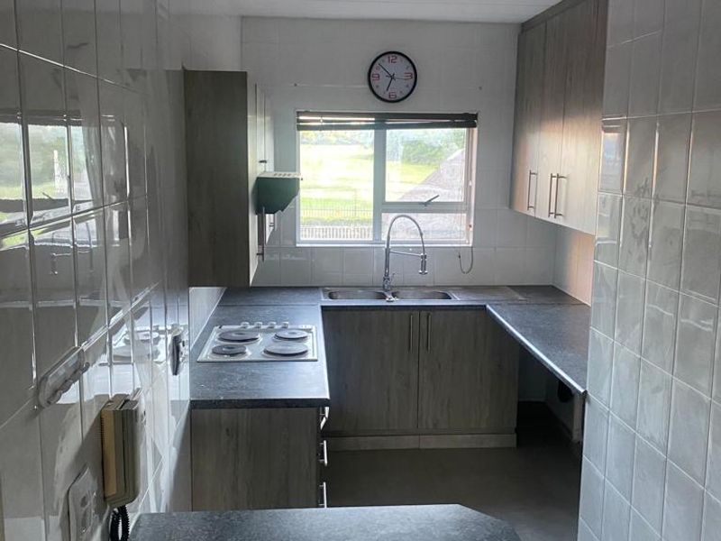 Beautiful newly renovated apartment on the Vaal river for sale. - Photo 3