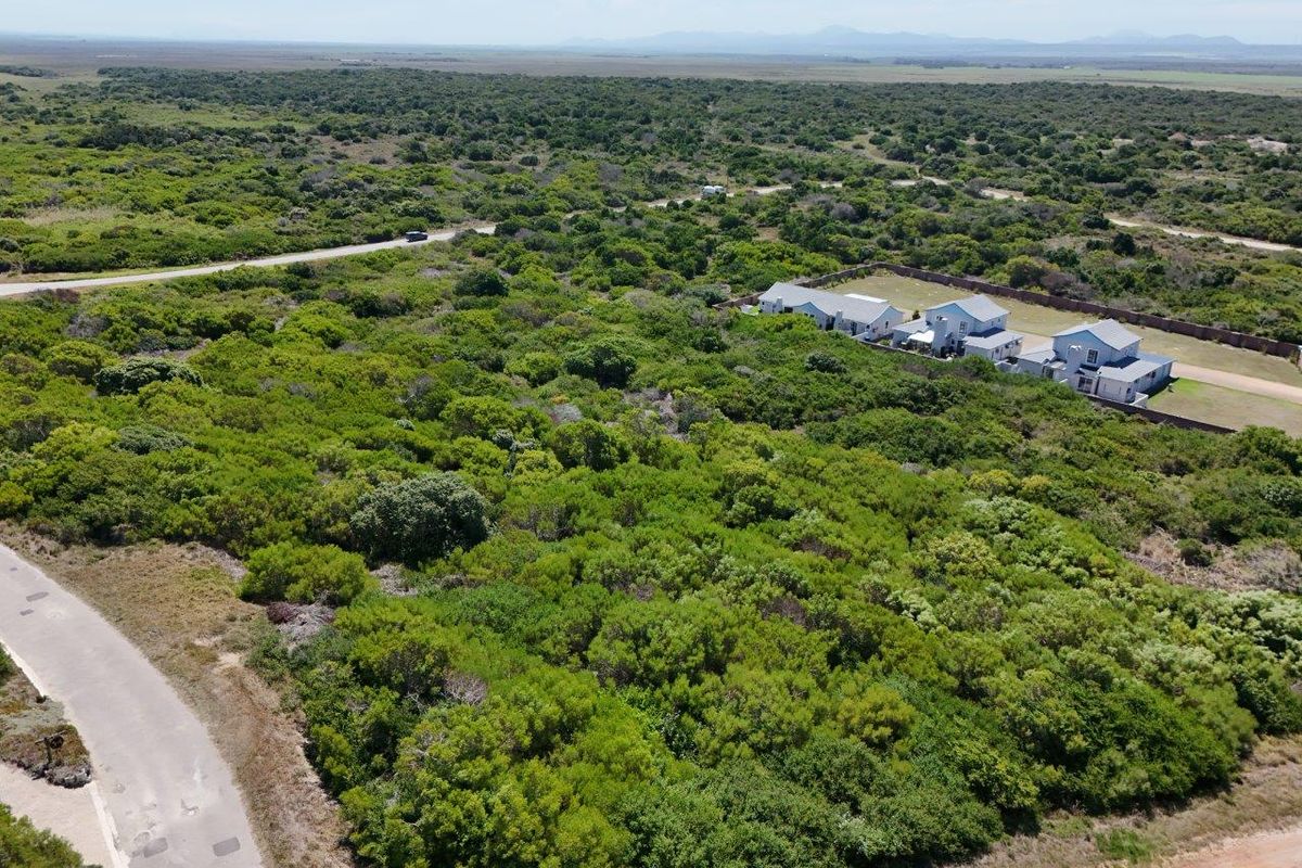 STUNNING VACANT LARGE 17717 SQM DEVELOPEMENT STAND IN VERY SAFE SOUGHT AFTER PARADISE BEACH AREA. - Photo 4