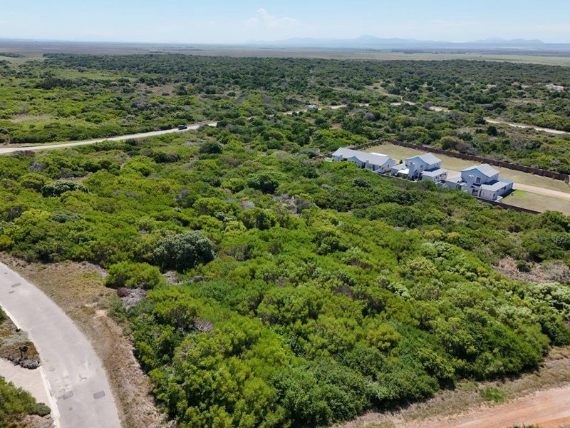 STUNNING VACANT LARGE 17717 SQM DEVELOPEMENT STAND IN VERY SAFE SOUGHT AFTER PARADISE BEACH AREA. - Photo 4