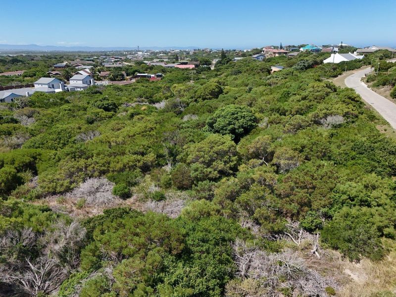 STUNNING VACANT LARGE 17717 SQM DEVELOPEMENT STAND IN VERY SAFE SOUGHT AFTER PARADISE BEACH AREA. - Photo 8