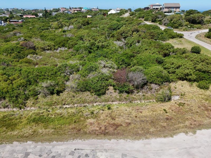 STUNNING VACANT LARGE 17717 SQM DEVELOPEMENT STAND IN VERY SAFE SOUGHT AFTER PARADISE BEACH AREA. - Photo 3