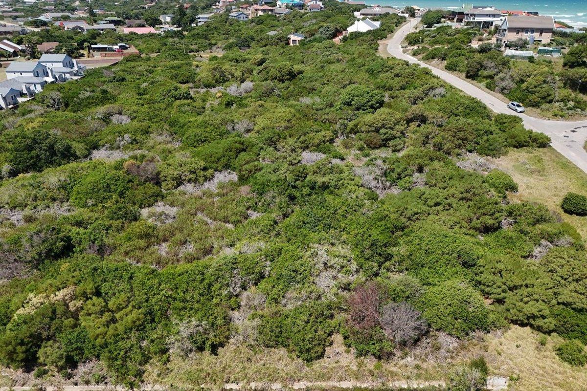 STUNNING VACANT LARGE 17717 SQM DEVELOPEMENT STAND IN VERY SAFE SOUGHT AFTER PARADISE BEACH AREA. - Photo 2