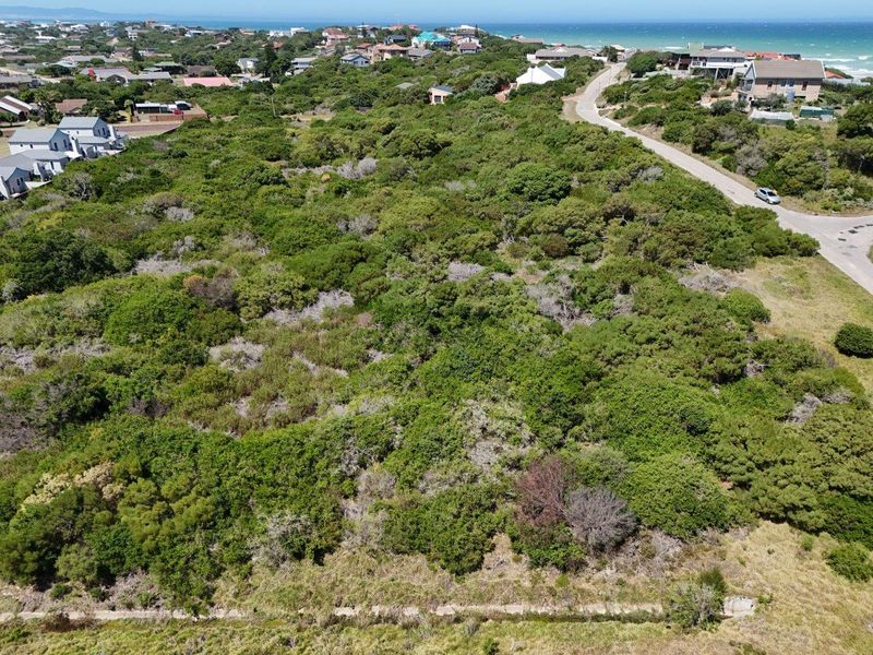STUNNING VACANT LARGE 17717 SQM DEVELOPEMENT STAND IN VERY SAFE SOUGHT AFTER PARADISE BEACH AREA. - Photo 2
