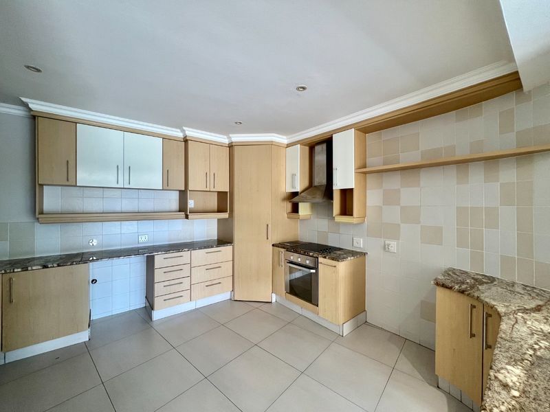 Spacious 3 Bedroom Apartment for Sale in Simbithi Eco Estate - Photo 3