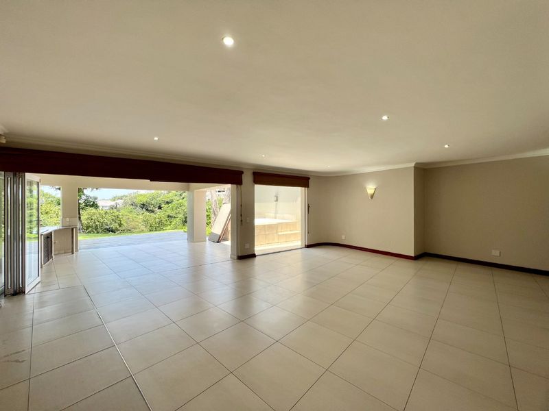 Spacious 3 Bedroom Apartment for Sale in Simbithi Eco Estate - Photo 6