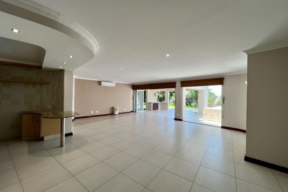 Spacious 3 Bedroom Apartment for Sale in Simbithi Eco Estate - Photo 2