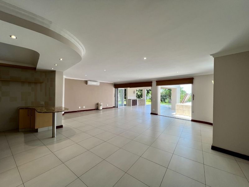 Spacious 3 Bedroom Apartment for Sale in Simbithi Eco Estate - Photo 2