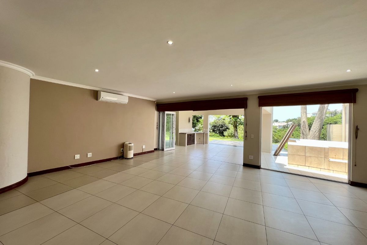 Spacious 3 Bedroom Apartment for Sale in Simbithi Eco Estate - Photo 5