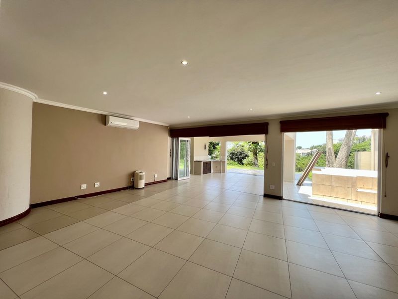 Spacious 3 Bedroom Apartment for Sale in Simbithi Eco Estate - Photo 5