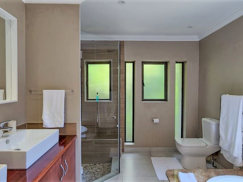 Glorious 5 bedroom Zimbali Home - Photo 10