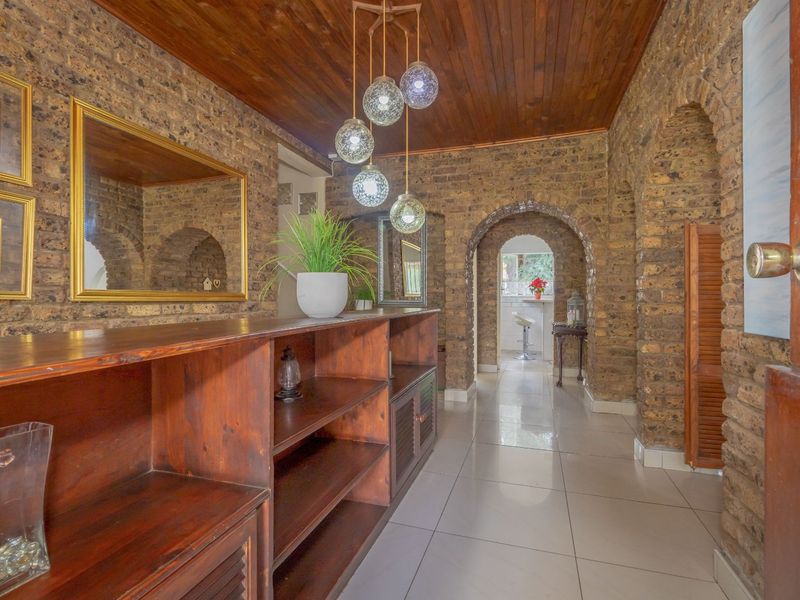 Beautiful and spacious freestanding double storey home - Photo 9