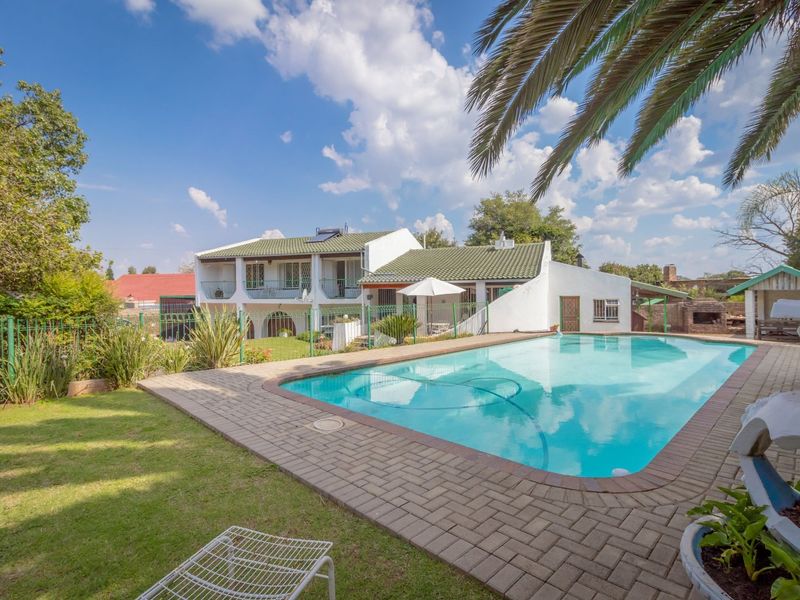 Beautiful and spacious freestanding double storey home - Photo 6