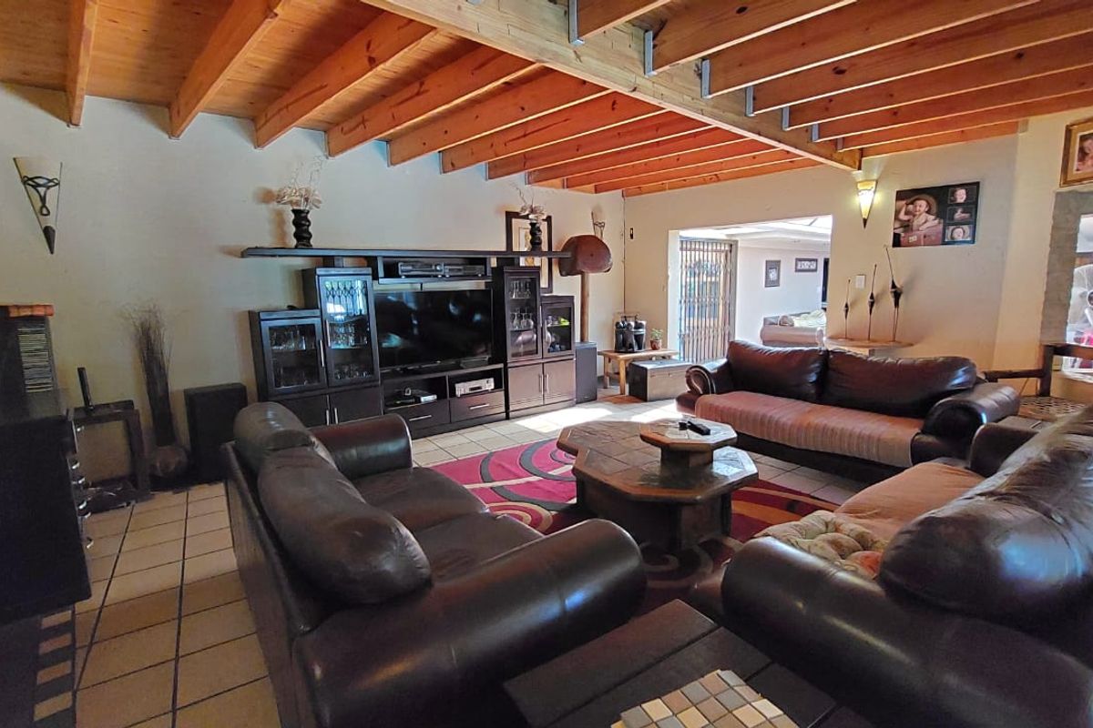 Beautiful property for sale in the prime area of Vanderbijlpark SW5 proper. - Photo 5
