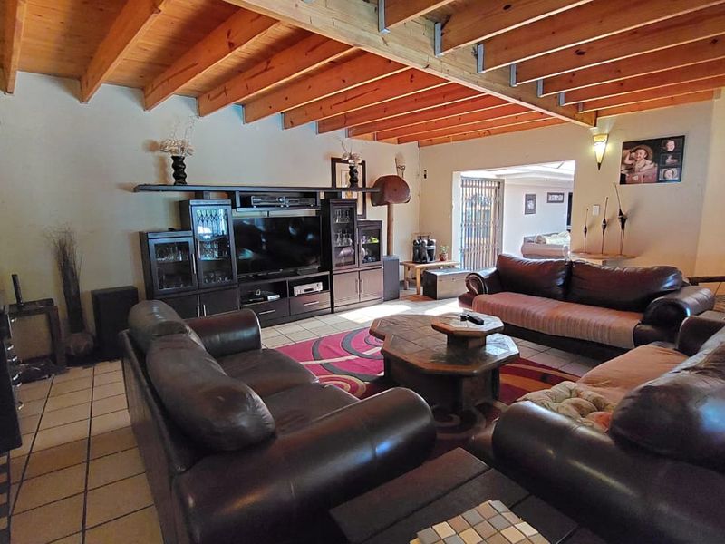 Beautiful property for sale in the prime area of Vanderbijlpark SW5 proper. - Photo 5