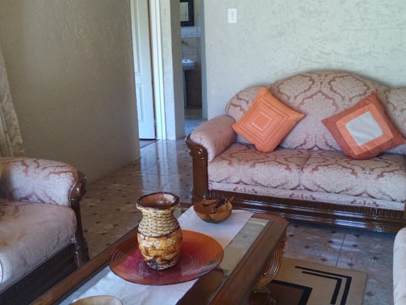 Big, spacious, many rooms and  so much more! - Photo 2