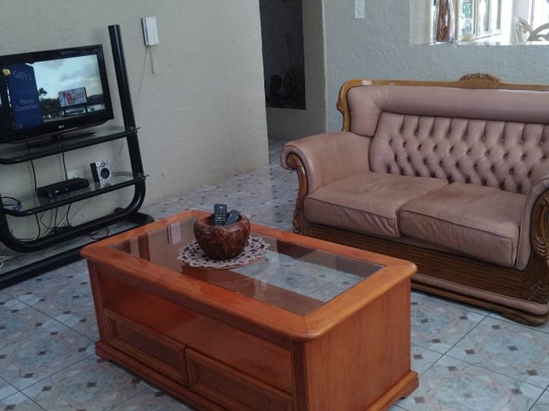 Big, spacious, many rooms and  so much more! - Photo 4