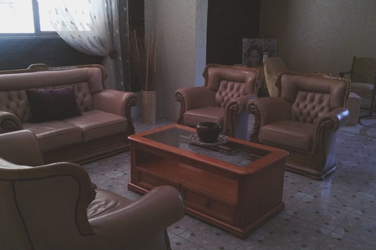 Big, spacious, many rooms and  so much more! - Photo 3