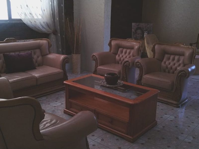 Big, spacious, many rooms and  so much more! - Photo 3