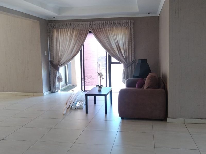 Big, spacious, many rooms and  so much more! - Photo 9