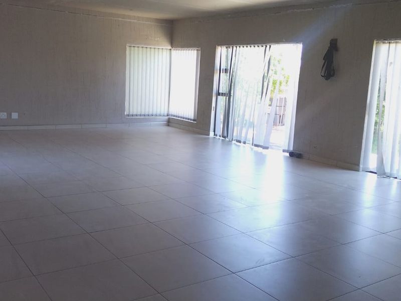 Big, spacious, many rooms and  so much more! - Photo 8