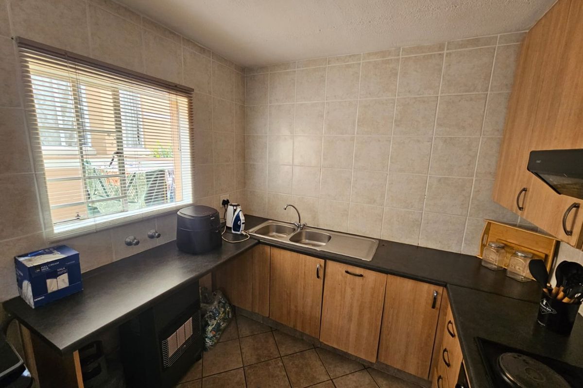 Charming 2-Bedroom Duplex Townhouse for Sale in Vaalpark! - Photo 4