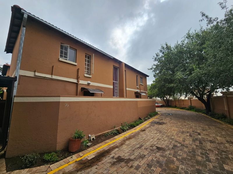 Charming 2-Bedroom Duplex Townhouse for Sale in Vaalpark! - Photo 2