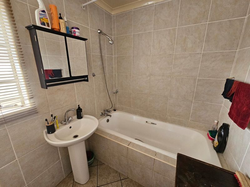 Charming 2-Bedroom Duplex Townhouse for Sale in Vaalpark! - Photo 10