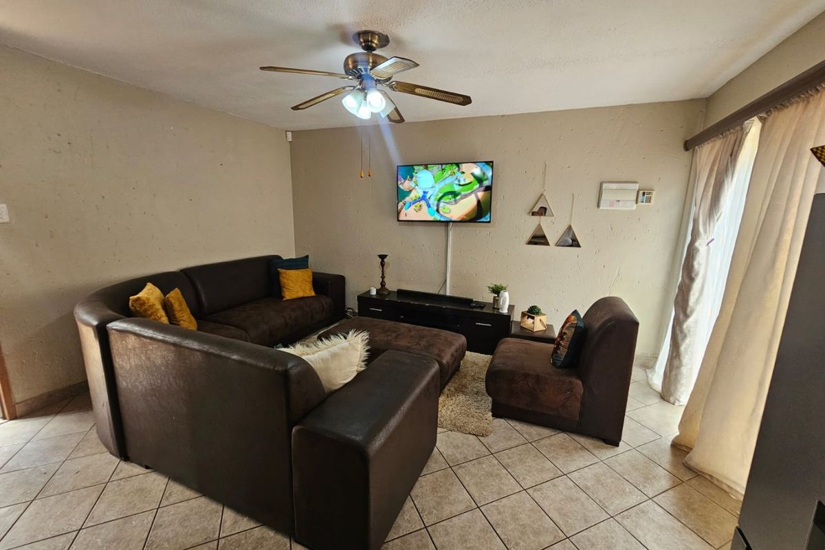 Charming 2-Bedroom Duplex Townhouse for Sale in Vaalpark! - Photo 3