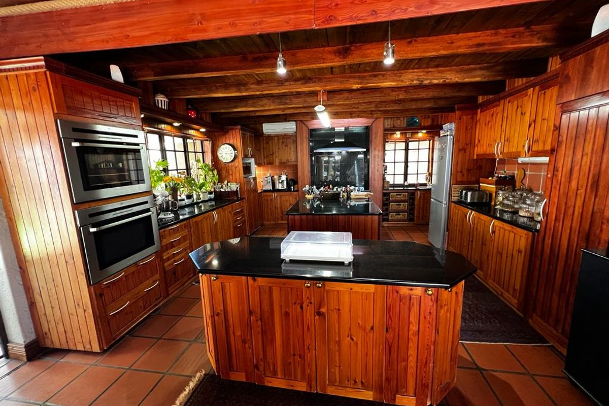 4 Bedroom House in Broadlands Estate - Photo 4
