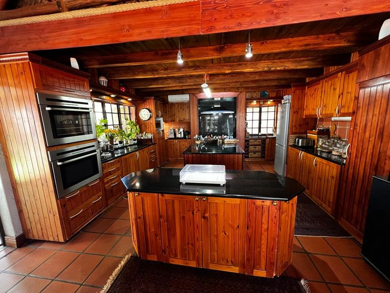 4 Bedroom House in Broadlands Estate - Photo 4
