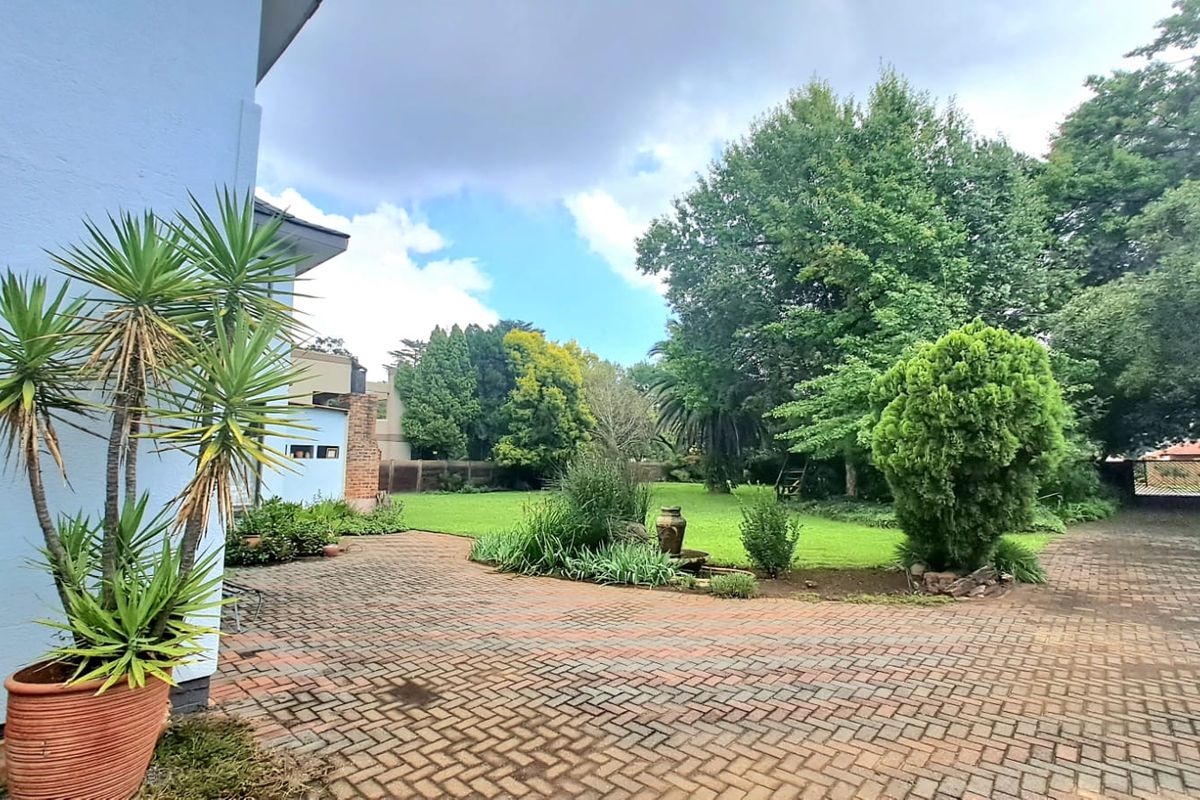 SPACIOUS 5 Bedroom House For Sale in Three Rivers Proper - Photo 3